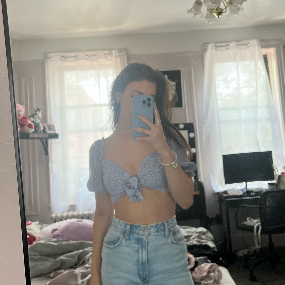 Beginning boutique tie front top